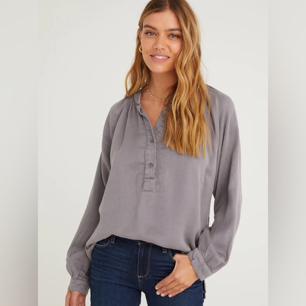 Bella Dahl from Neiman’s 100% Tencel great blouse. Gorgeous material. So comfy!
